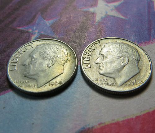 1964-D ROOSEVELT DIMES (LOT OF 2 TONED COINS) ~ COMB SHIP ~ LOT B942