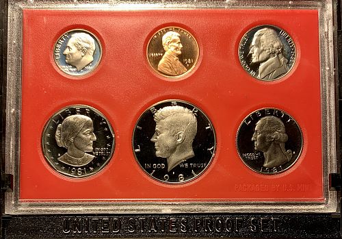 1981 S Proof Set Type 2 with Clear S. See pictures.