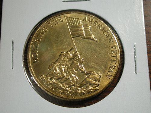 Honoring The American Veterans Large size token  VERY NICE