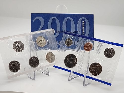 2000 United States Mint Set - Includes Denver and Philadelphia mints.