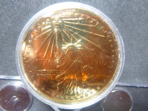 AMERICAN REVOLUTION BICENTENNIAL 1776-1976 GOLD PLATED COIN