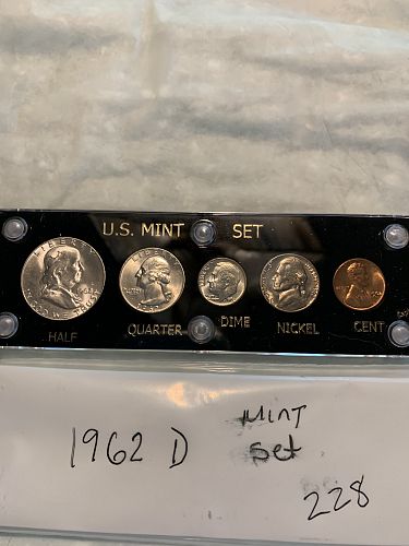 New 1962 D uncirculated mint set item-228