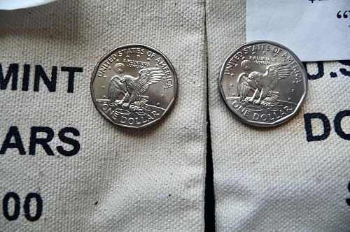 1999 MINT SET.   P and D