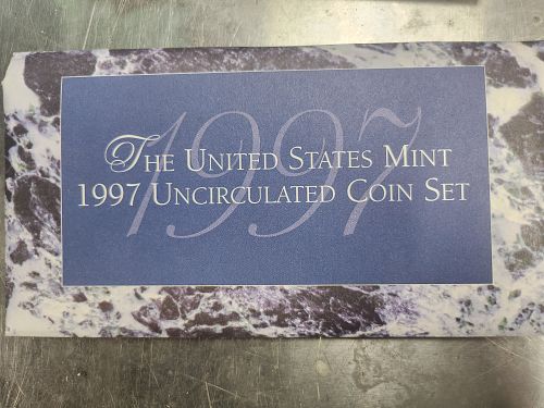 1998 U.S. Mint P & D Uncirculated coin sets  NCB2
