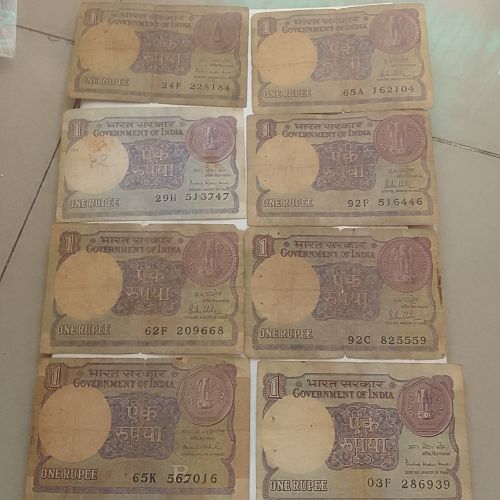 13)  ..Mix grade & 3 diffrent  sign   India circulated  8  notes..
