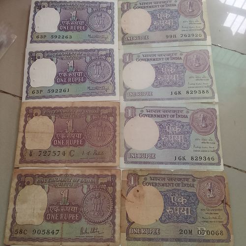 18)    ..Mix grade & diffrent  sign   India circulated  8  notes..