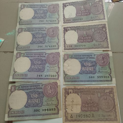 22)   mix grade / sign   India circulated  8  notes