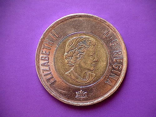 2017 CANADA $2.00 "TOONIE" QUEEN ELIXABETH 11