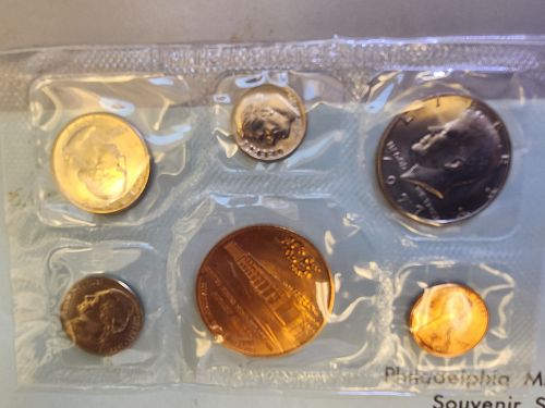 1977 P U.S. Mint Philadelphia Soiuvenir Uncirculated Coin set