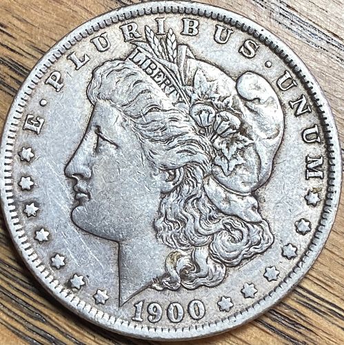 1900O Morgan dollar in EXTREMELY FINE condition
