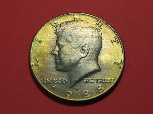 1988-P  KENNEDY HALF DOLLAR ~ TONING ~ COMB SHIP ~ LOT H567