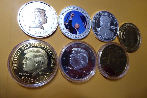 TRUMP 7 ROUND MEDALLION SET - featuring President Donald Trump