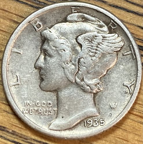 1935  mercury dime that’s in EXTREMELY FINE condition