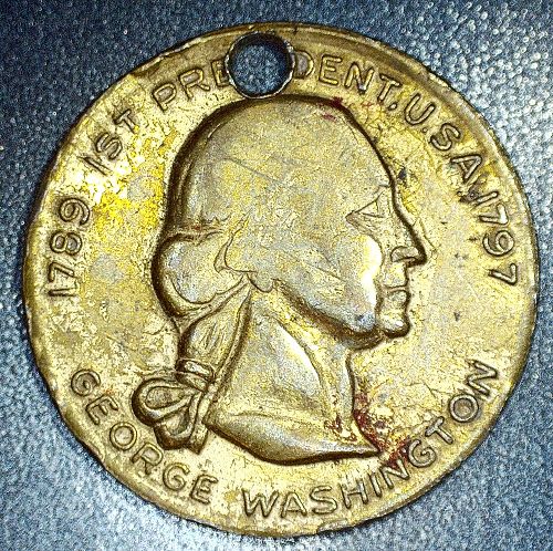 1789-1797 1st President U.S.A George Washington Gold Tone holed Coin/Medal