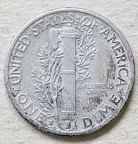 1938 S Mercury Dime &bull; .900 Silver &bull; Nice Luster & Light Toning &bull; AU  *md382