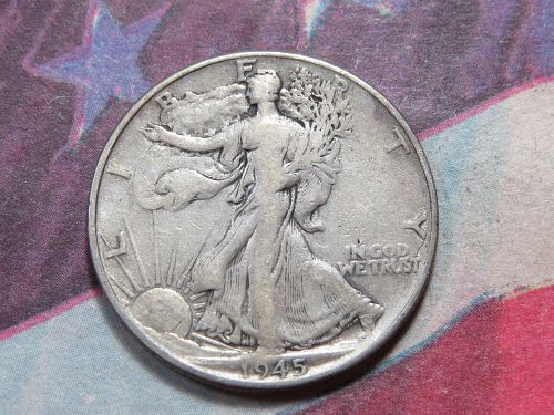 1945  WALKING LIBERTY HALF DOLLAR ~ WORLD WAR II ERA ~ LOT A710*