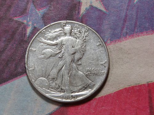1945  WALKING LIBERTY HALF DOLLAR ~ WORLD WAR II ERA ~ LOT A712*