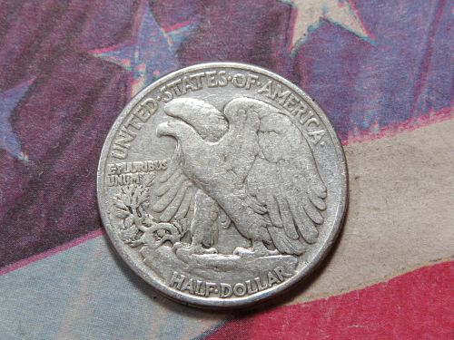 1945  WALKING LIBERTY HALF DOLLAR ~ WORLD WAR II ERA ~ LOT A712*