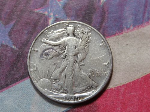 1945  WALKING LIBERTY HALF DOLLAR ~ WORLD WAR II ERA ~ LOT A711*