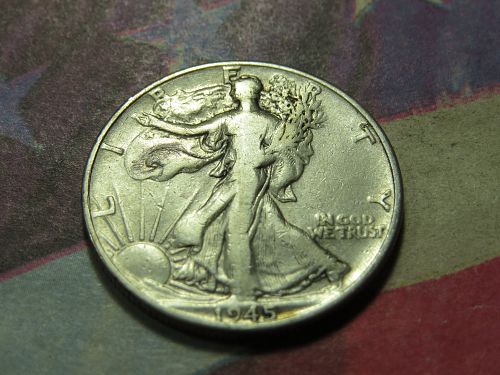 1945  WALKING LIBERTY HALF DOLLAR ~ WORLD WAR II ERA ~ LOT A711*