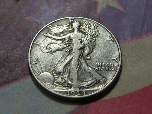 1944  WALKING LIBERTY HALF DOLLAR ~ WORLD WAR II ERA ~ LOT A935*