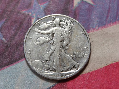 1944-D  WALKING LIBERTY HALF DOLLAR ~ WORLD WAR II ERA ~ LOT A402*