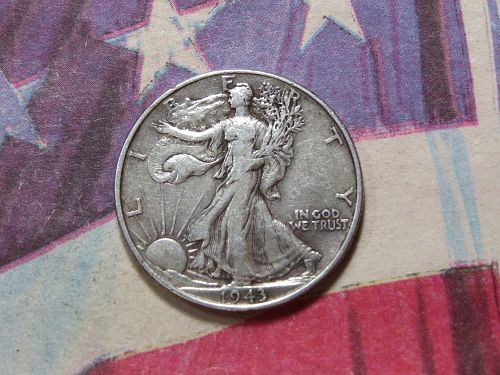 1943  WALKING LIBERTY HALF DOLLAR ~ WORLD WAR II ERA ~ LOT A721*
