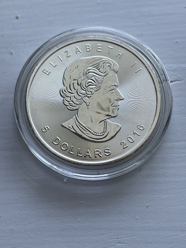 2016 MAPLE LEAF WITH QUEEN ELIZABETH
