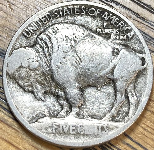 1913 type I buffalo nickel in VERY FINE condition weak date