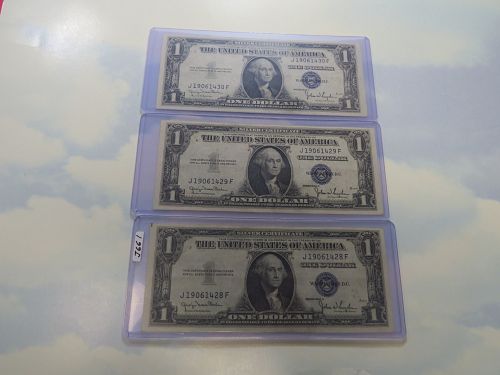 1935 D UNCIRCULATED $1 SILVER CERTIFICATES IN SEQUENCE - BLUE SEAL - LOT J661