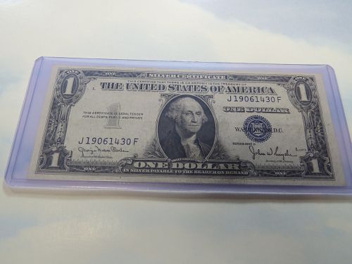 1935 D UNCIRCULATED $1 SILVER CERTIFICATES IN SEQUENCE - BLUE SEAL - LOT J661