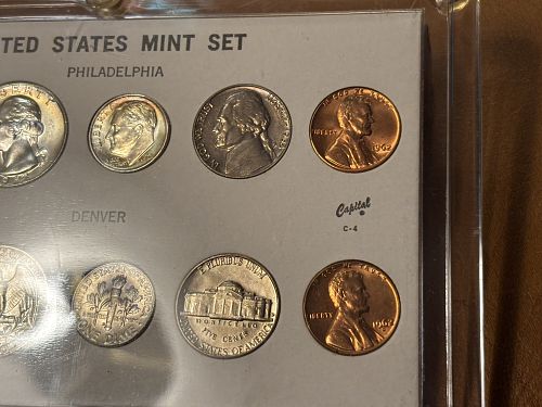 1962 U.S. Mint Set  10 coins in Brilliant Uncirculated Condition in Capital holder