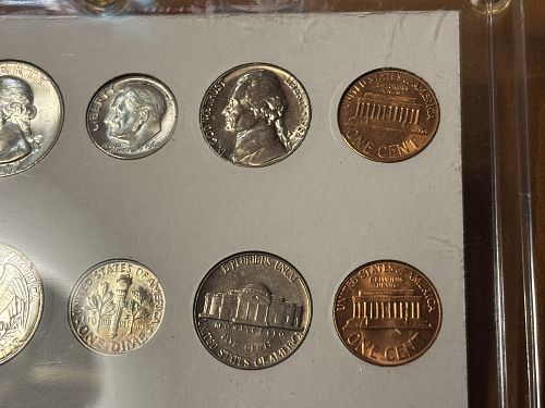 1962 U.S. Mint Set  10 coins in Brilliant Uncirculated Condition in Capital holder