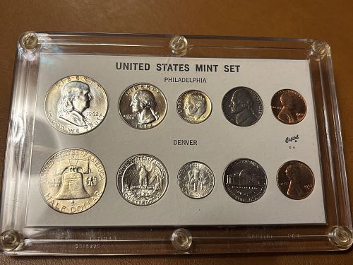 1962 U.S. Mint Set  10 coins in Brilliant Uncirculated Condition in Capital holder