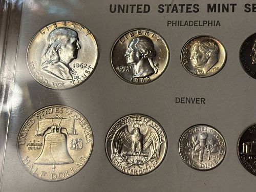 1962 U.S. Mint Set  10 coins in Brilliant Uncirculated Condition in Capital holder