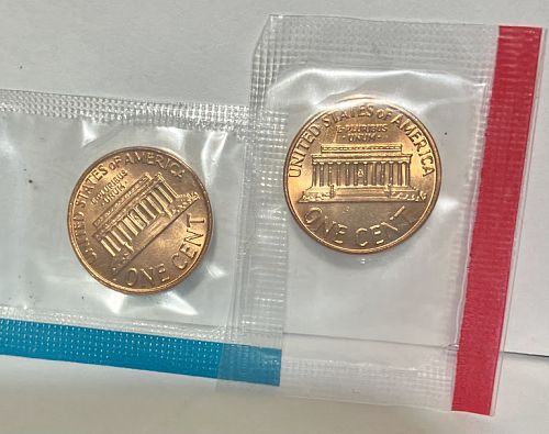 1976 P and D Lincoln cents in orig US Mint cello