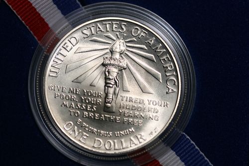 1986 P Liberty 90% Silver Dollar Uncirculated IN MINT Box &COA.