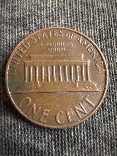 DD/RARE ERROR-SMALL DATE 1982/no mint 3.2 grams