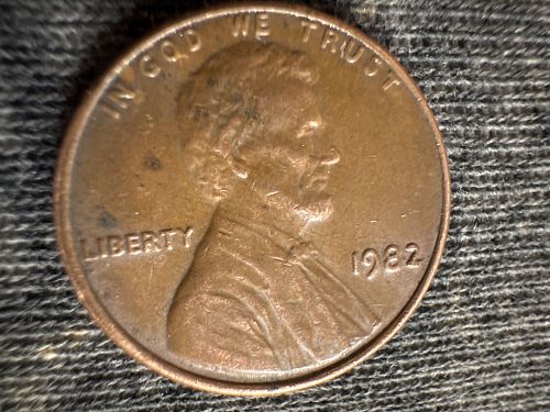 DD/RARE ERROR-SMALL DATE 1982/no mint 3.2 grams