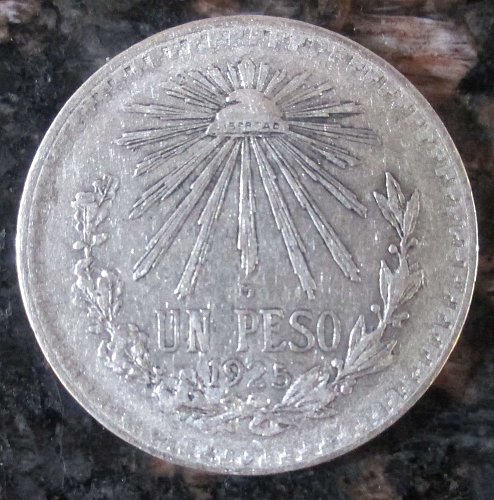 1925 Mexican Silver 1 Peso Silver Cap and Ray **VERY FINE**