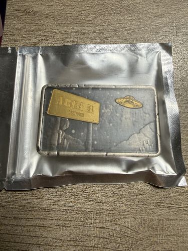 "Area 51" Lucky Rips 5oz Silver Bar with 7.5g gold