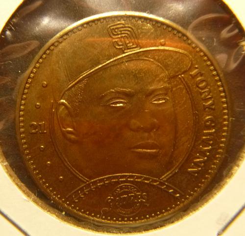 DIE CUT CARD 1997 TONY Gwynn  COMMEMORATIVE COIN