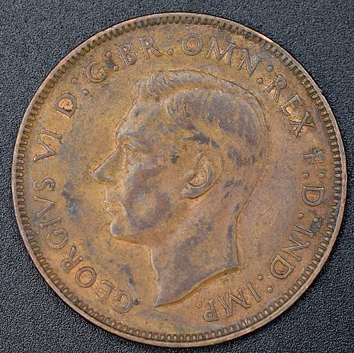 1938 K.G. Australian penny, 97% copper, first year of this type. 4 photo's.