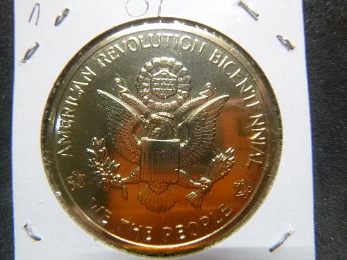 AMERICAN REVOLUTION BICENTENNIAL 1776-1976 GOLD PLATED COIN