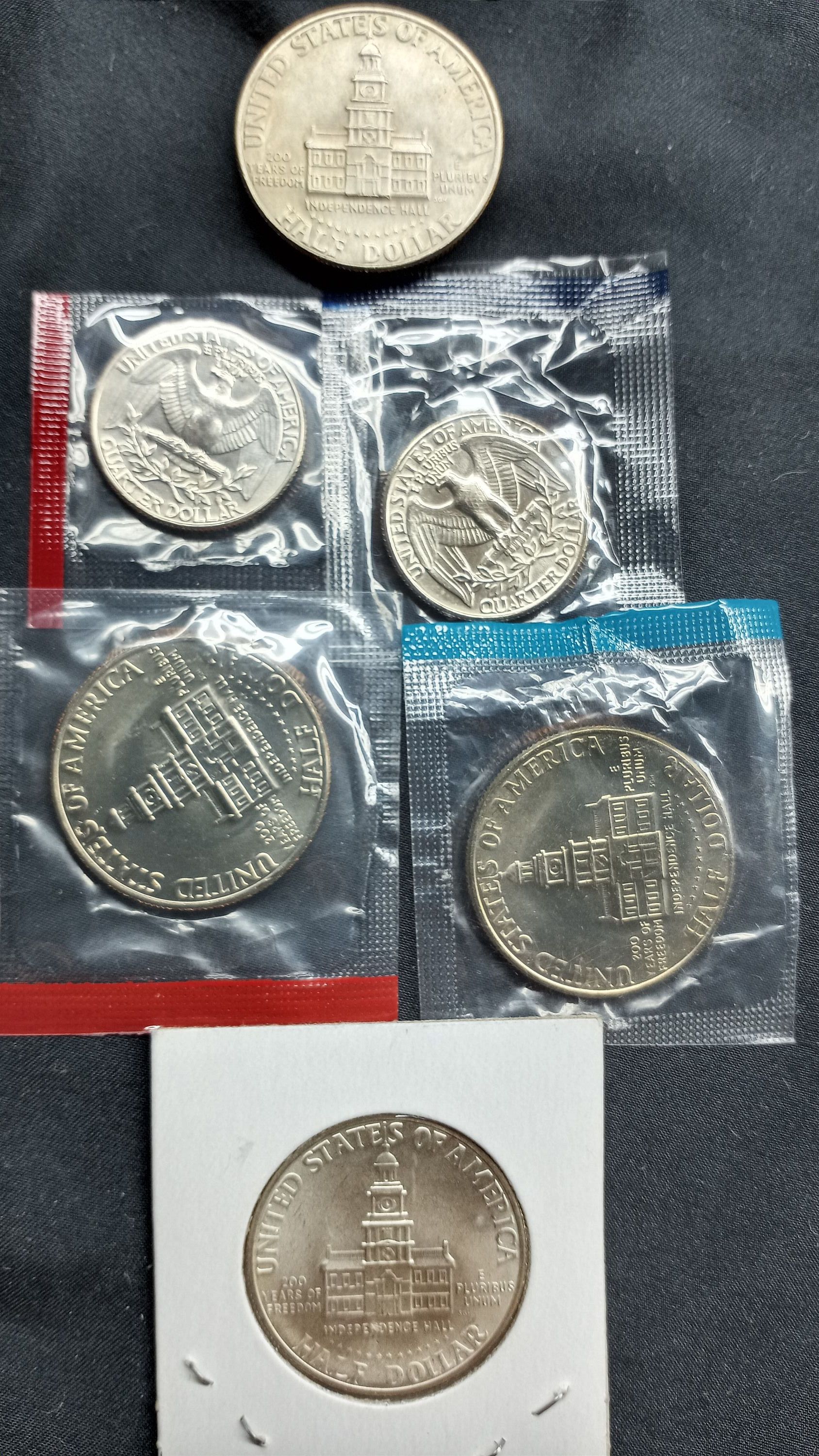 ☆SALE☆ 4 Bicentennial Kennedy Halves one is 40 silver + 2 1981 mint
